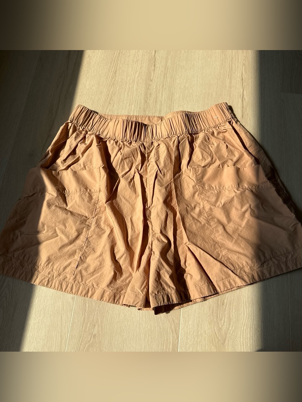 Uniqlo Women’s Relaxed Elastic Waist Shorts in Light Brown